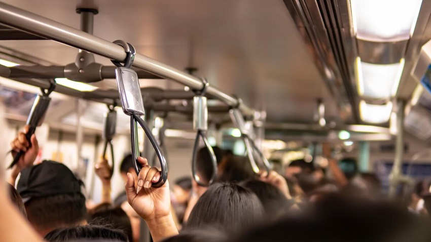 What are 3 Advantages and Disadvantages of Using Public Transportation: Overcrowding