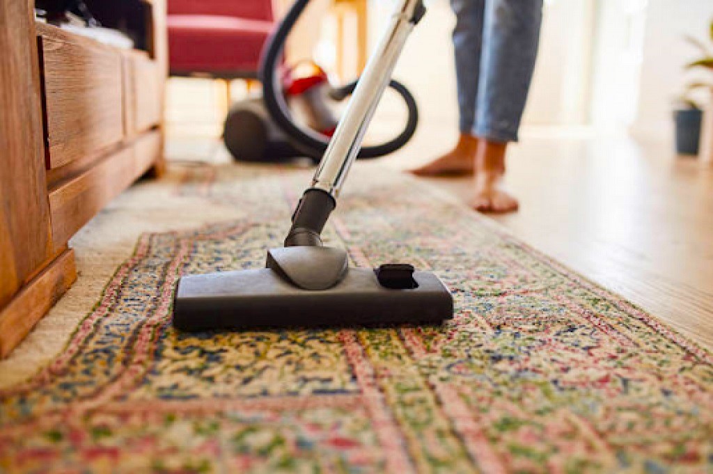 Expert Tips for Effective Carpet Cleaning at Home