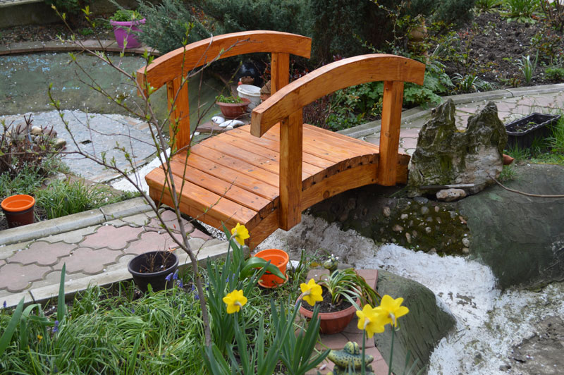 How to make a simple wooden bridge